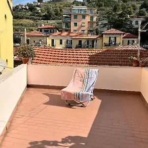 Cheerful Room, Sharing Kitchen In A Cosy Family Art House, Ideal For One Person Or Couple Frühstückspension